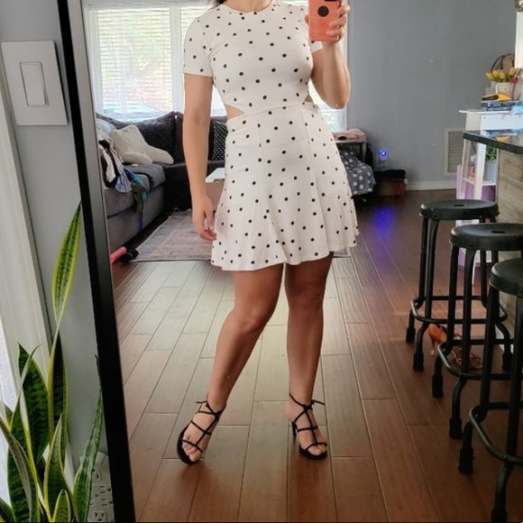Polka dotted cut out dress - Picture 2 of 4